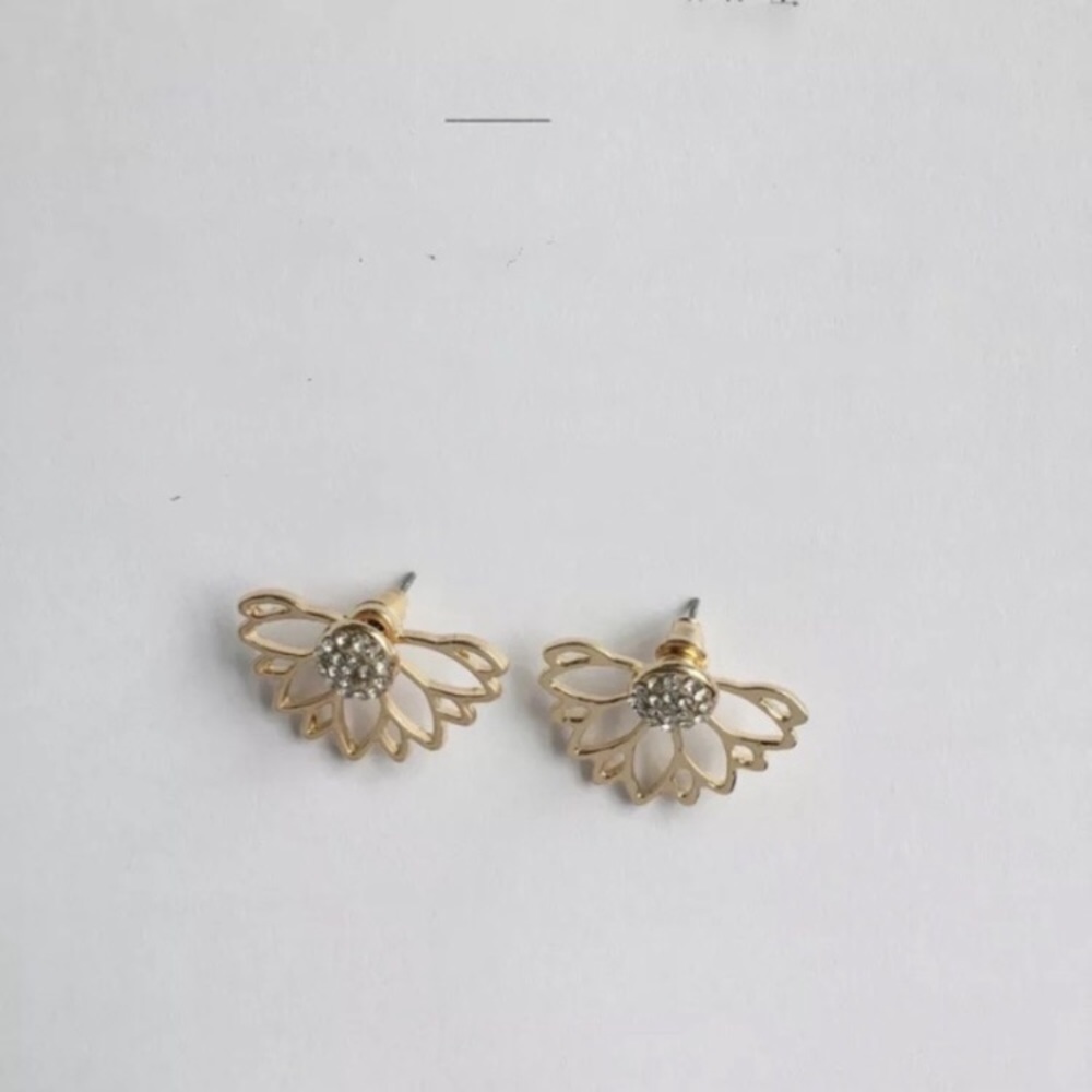 New Gold Tone Flower Earrings - Picture 5 of 6